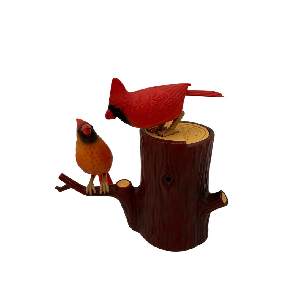 Vintage 2001 Dah Yang Toys Singing Cardinals on Tree Stump Electronic Figurine